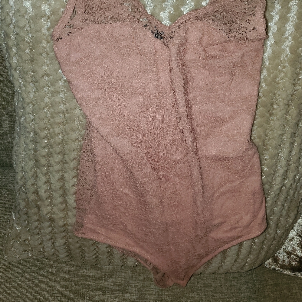 SOLD Top - Picture 2 of 2